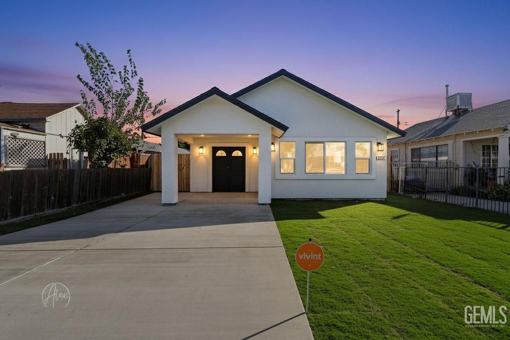 Photo of 2207 Verde Street, Bakersfield, CA 93304 (MLS # 202511330)