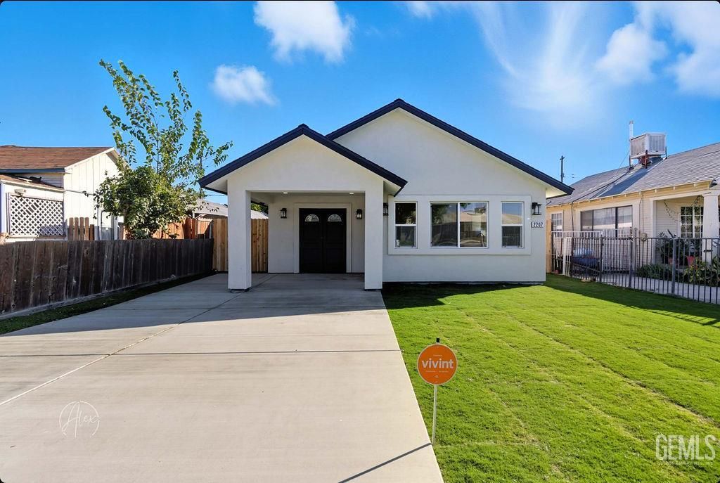 Photo of 2207 Verde Street, Bakersfield, CA 93304 (MLS # 202511330)