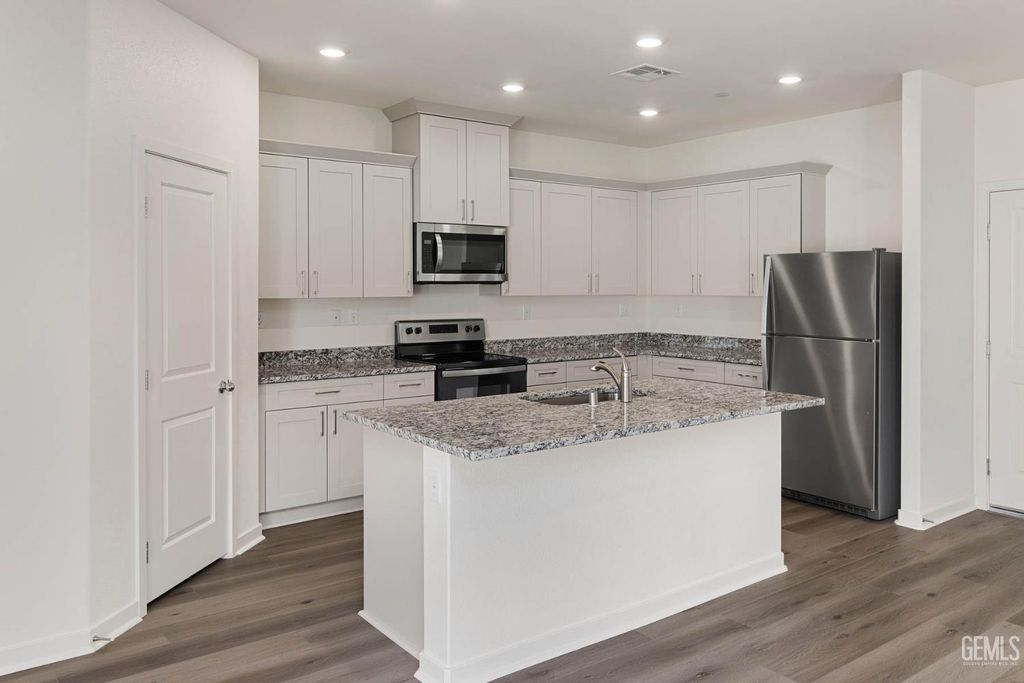 Photo of 7920 Grapefruit Drive, Bakersfield, CA 93313 (MLS # 202602626)