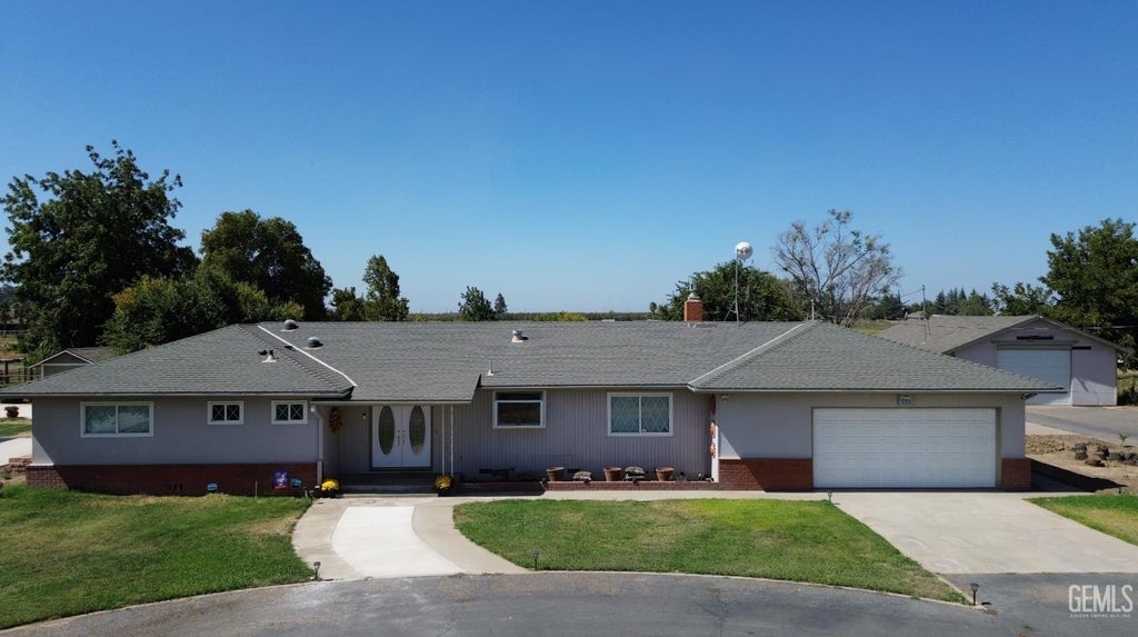 Photo of 10413 Pioneer Avenue, Oakdale, CA 95361 (MLS # 202609661)