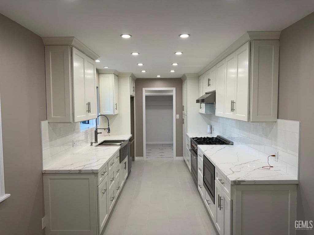Photo of 10413 Pioneer Avenue, Oakdale, CA 95361 (MLS # 202609661)