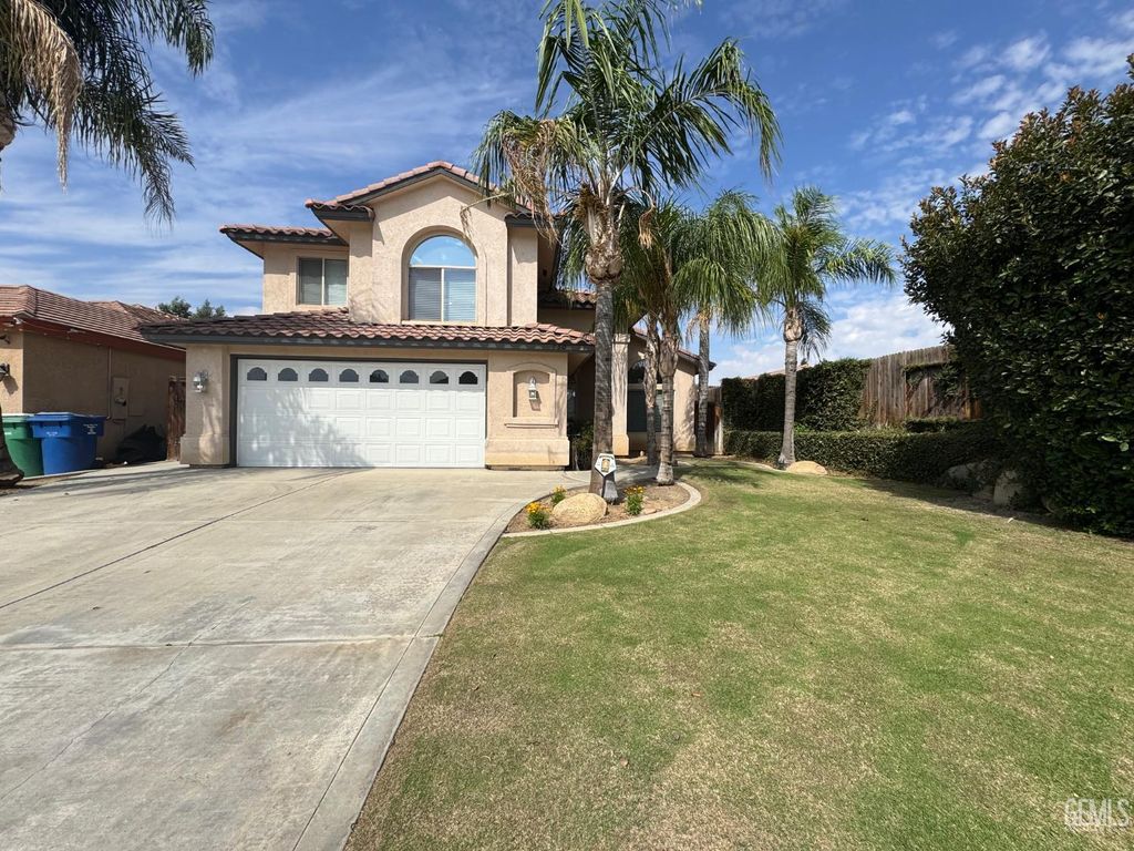 Photo of 650 Sunset Meadow Lane, Bakersfield, CA 93308 (MLS # 202511364)