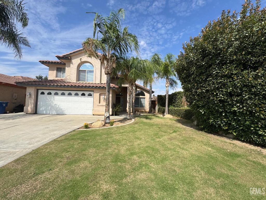 Photo of 650 Sunset Meadow Lane, Bakersfield, CA 93308 (MLS # 202511364)