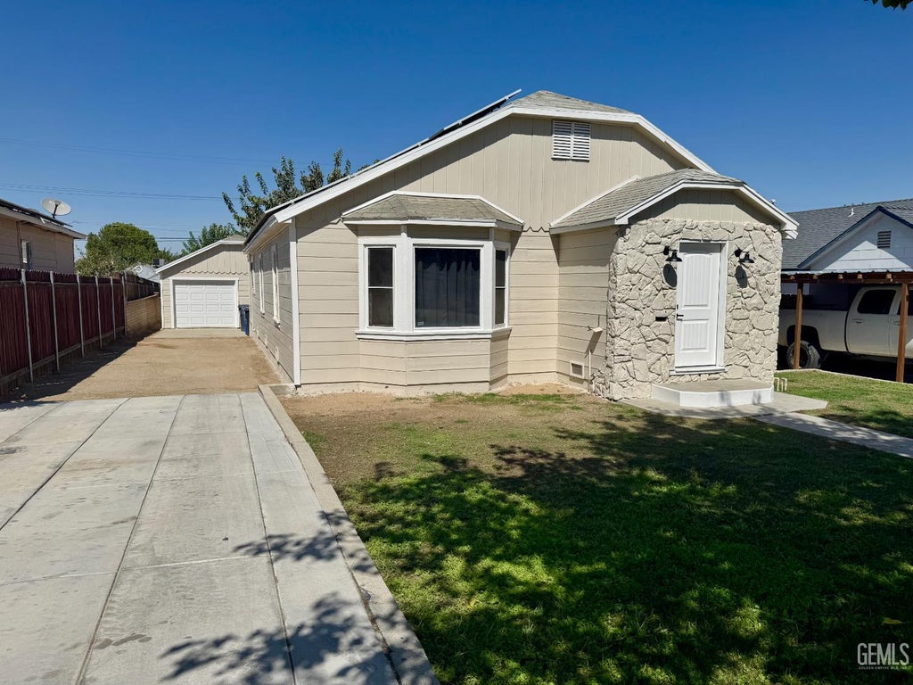 Photo of 202 E San Emidio Street, Taft, CA 93268 (MLS # 202610300)