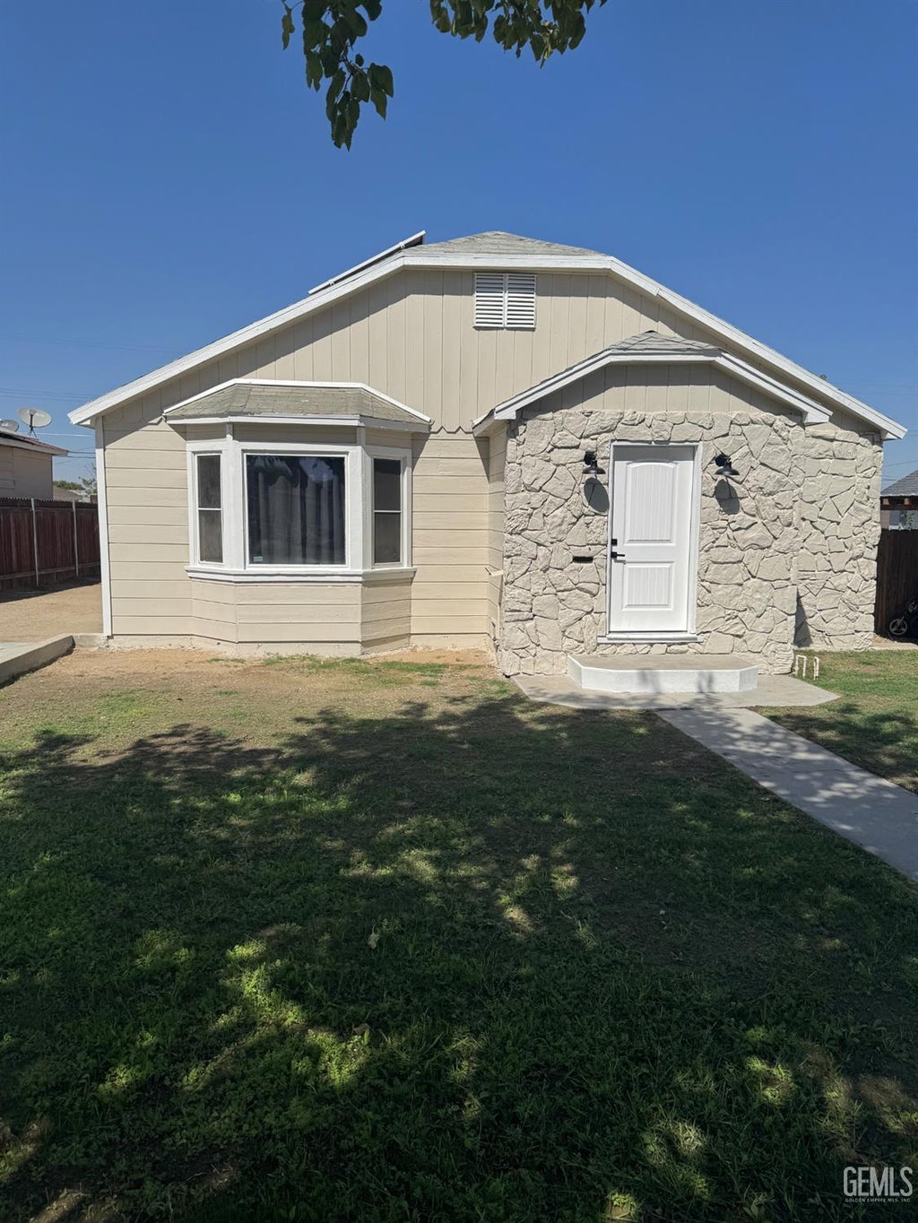 Photo of 202 E San Emidio Street, Taft, CA 93268 (MLS # 202610300)