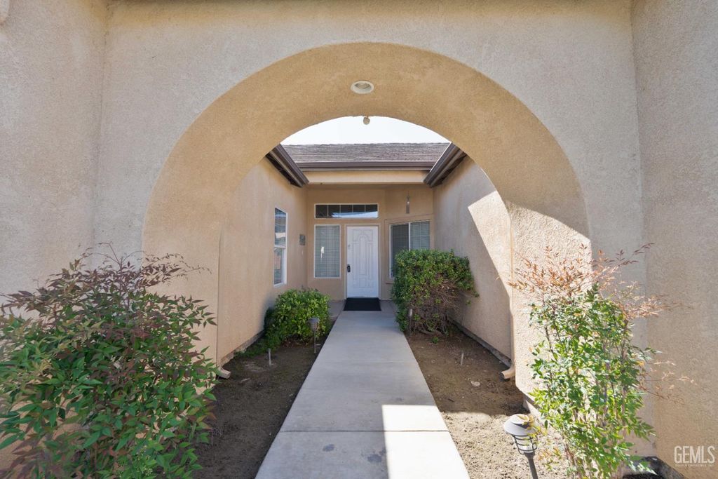 Photo of 207 Riesling Vines Street, Bakersfield, CA 93314 (MLS # 202601927)