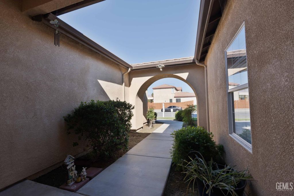 Photo of 207 Riesling Vines Street, Bakersfield, CA 93314 (MLS # 202601927)