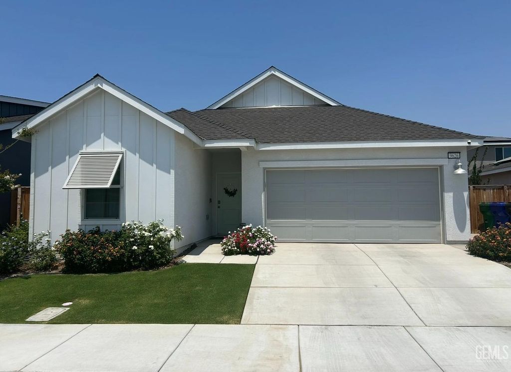 Photo of 9626 Redwood River Lane, Shafter, CA 93263 (MLS # 202607981)