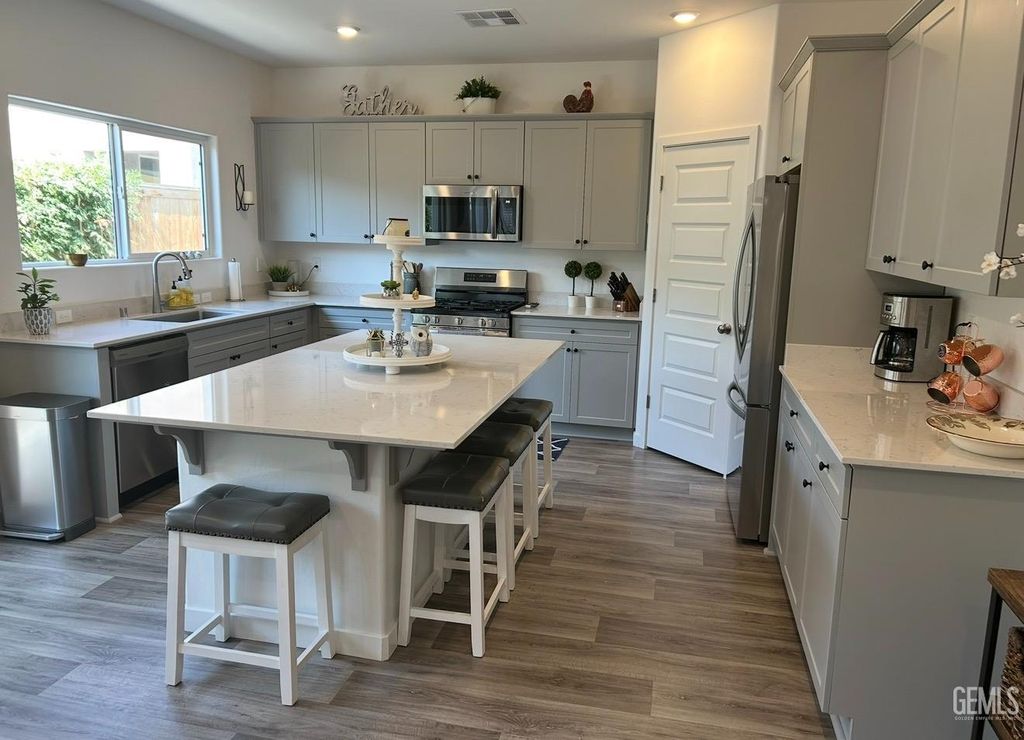 Photo of 9626 Redwood River Lane, Shafter, CA 93263 (MLS # 202607981)