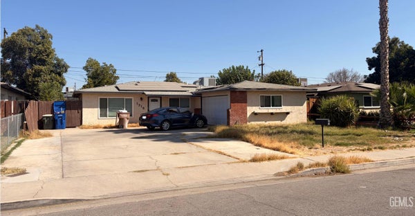 1316 FALCON AVE, BAKERSFIELD, CA 93304 - Image 56422ea00a12267f427a6c02ee8d92f3/1975279829