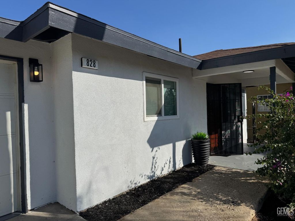 Photo of 828 Stockton Avenue, Arvin, CA 93203 (MLS # 202511060)
