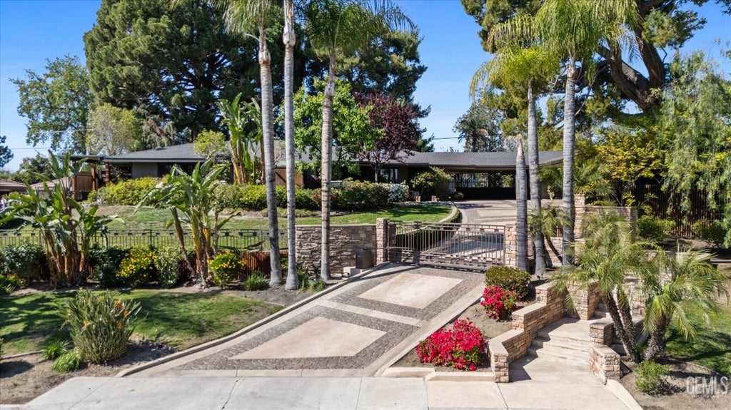 Photo of 1812 Country Club Drive, Bakersfield, CA 93306 (MLS # 202602578)