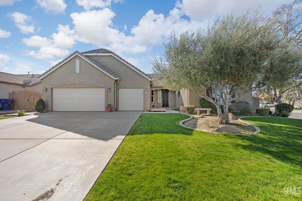 Photo of 12715 Windy Ridge Drive, Bakersfield, CA 93312 (MLS # 202601724)