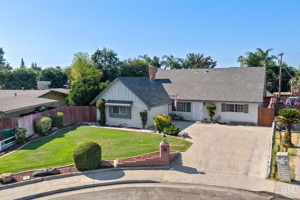 Photo of 4117 Erin Court, Bakersfield, CA 93309 (MLS # 202511336)
