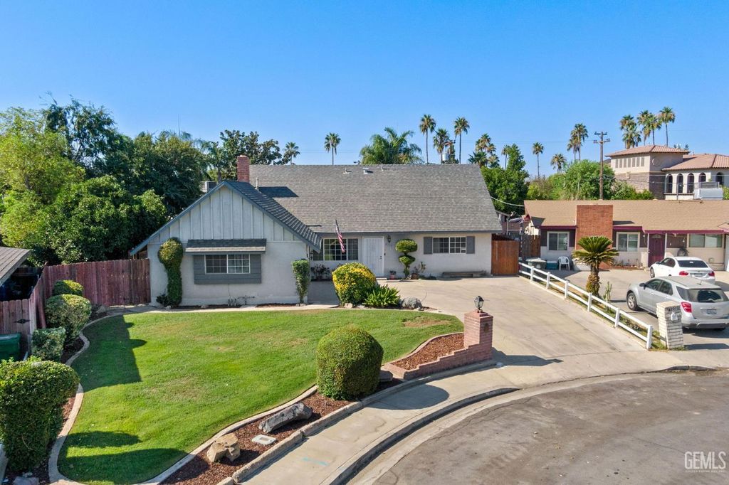 Photo of 4117 Erin Court, Bakersfield, CA 93309 (MLS # 202511336)