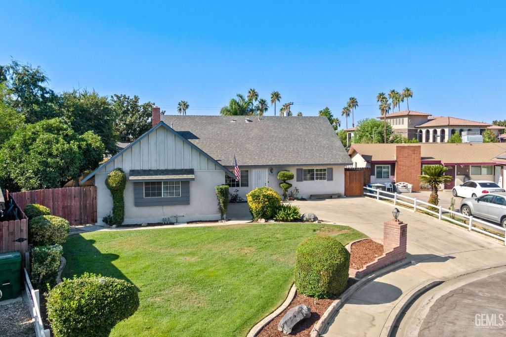 Photo of 4117 Erin Court, Bakersfield, CA 93309 (MLS # 202511336)