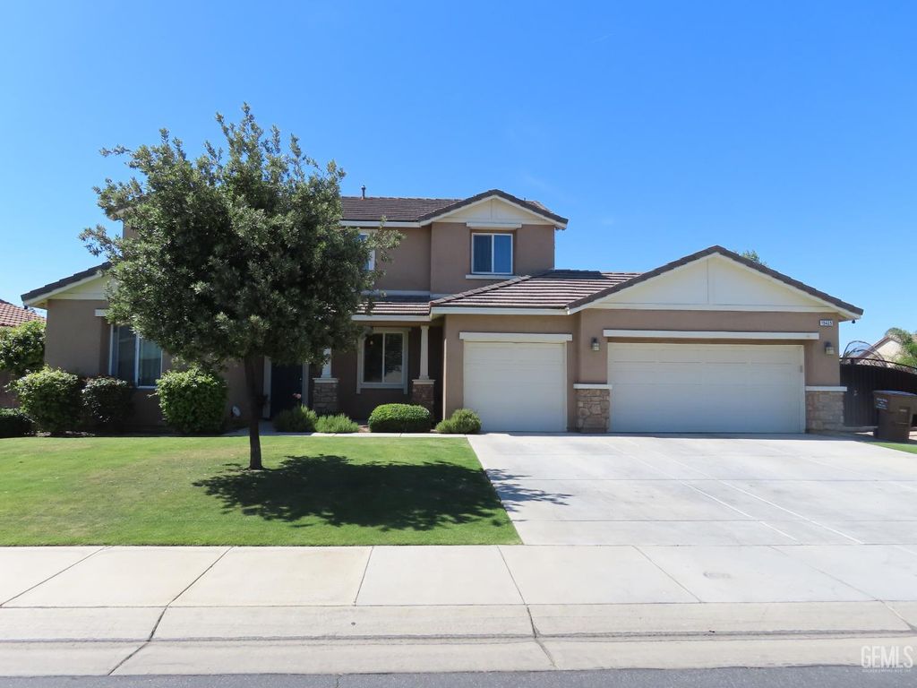 Photo of 15425 Quintero Place, Bakersfield, CA 93314 (MLS # 202605351)