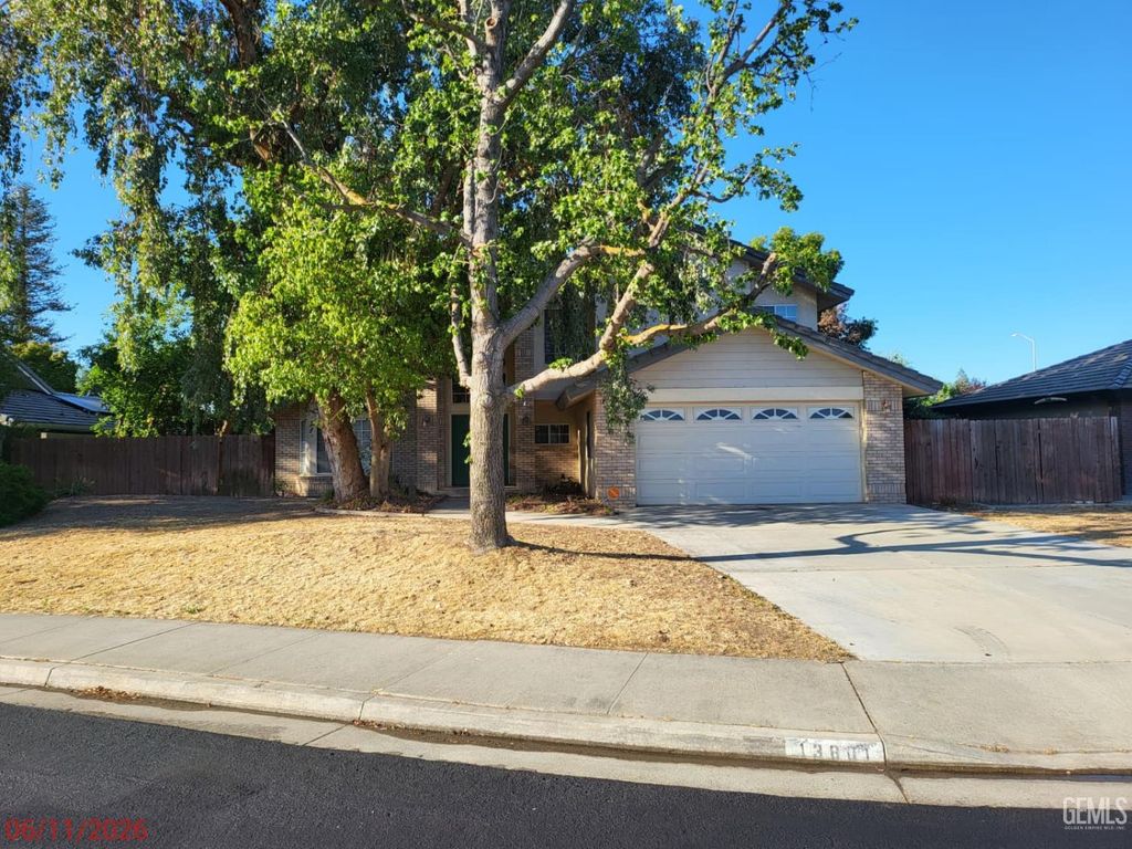 Photo of 13801 Laverton Avenue, Bakersfield, CA 93314 (MLS # 202606800)