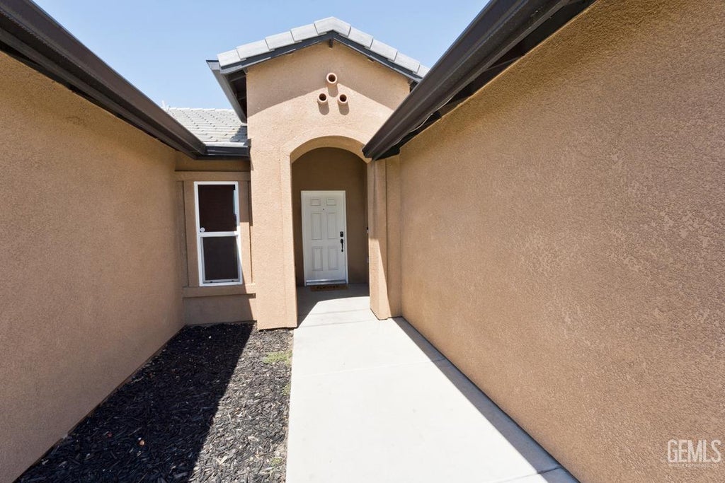 Photo of 719 Samba Court, Bakersfield, CA 93306 (MLS # 202605504)