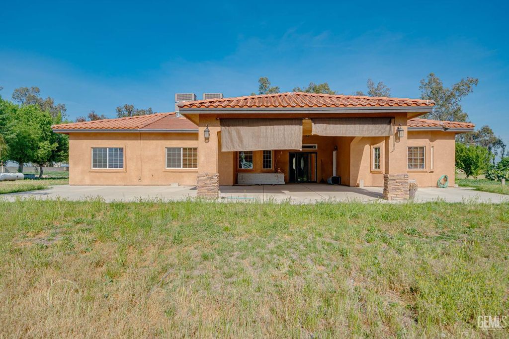 Photo of 18005 S Union Avenue, Bakersfield, CA 93307 (MLS # 202602771)