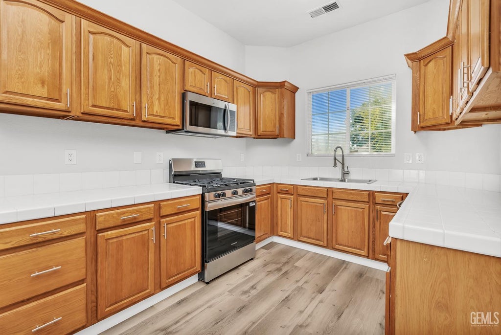 Photo of 2020 Ironbark Street, Wasco, CA 93280 (MLS # 202609981)