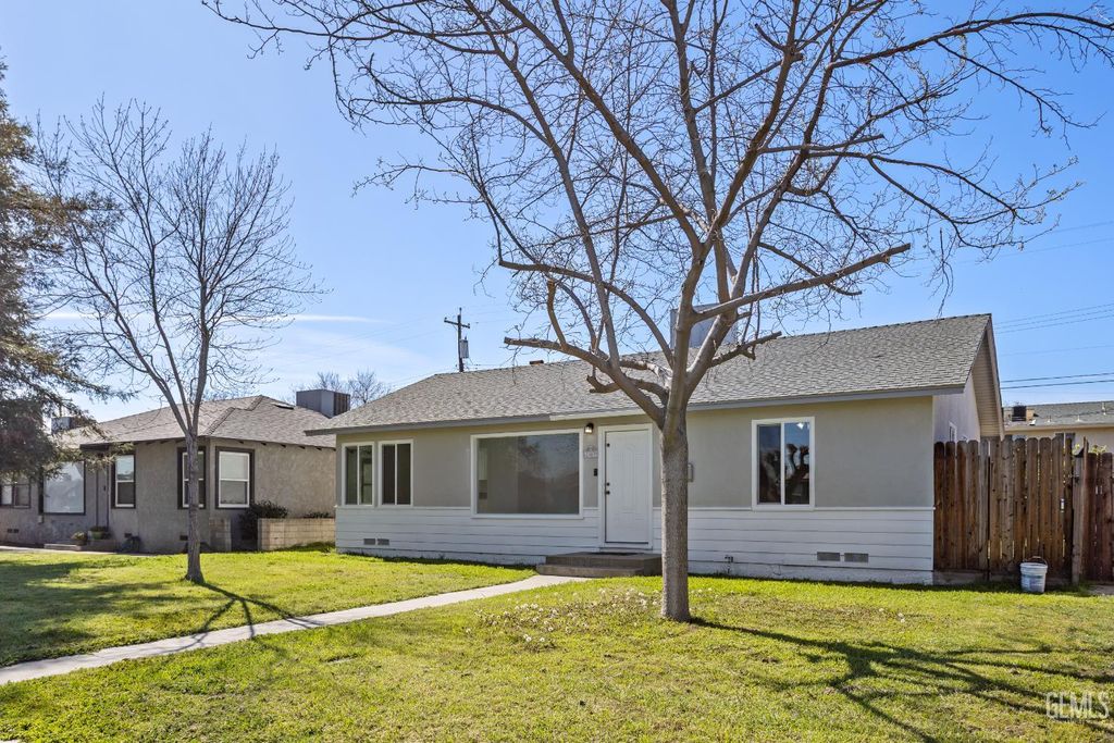Photo of 209 Cypress Street, Bakersfield, CA 93304 (MLS # 202603747)