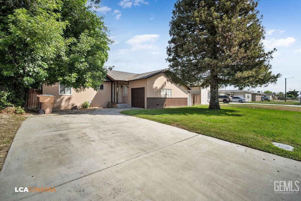 Photo of 1912 Wilson Road, Bakersfield, CA 93304 (MLS # 202603842)