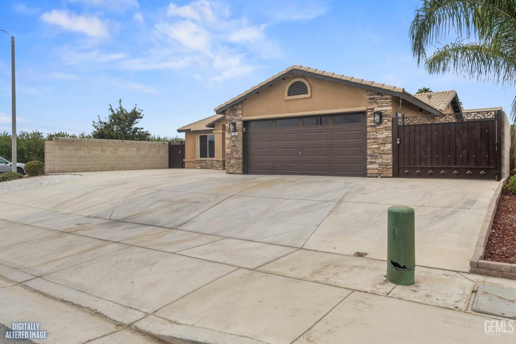 Photo of 103 Granite Lane, Delano, CA 93215 (MLS # 202607171)