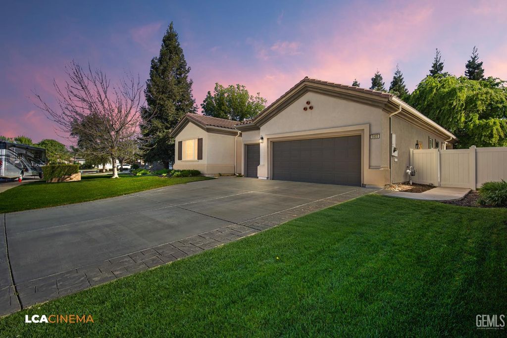 Photo of 5805 Gold Ranch Way, Bakersfield, CA 93306 (MLS # 202602875)