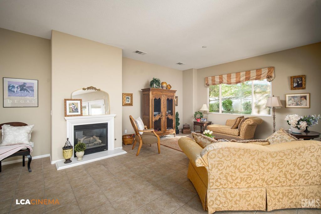 Photo of 5805 Gold Ranch Way, Bakersfield, CA 93306 (MLS # 202602875)