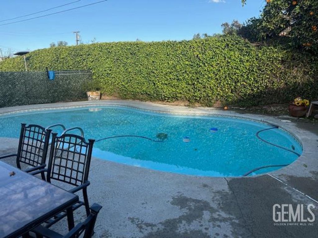 Photo of 406 brynhurst Way, Bakersfield, CA 93304 (MLS # 202600018)