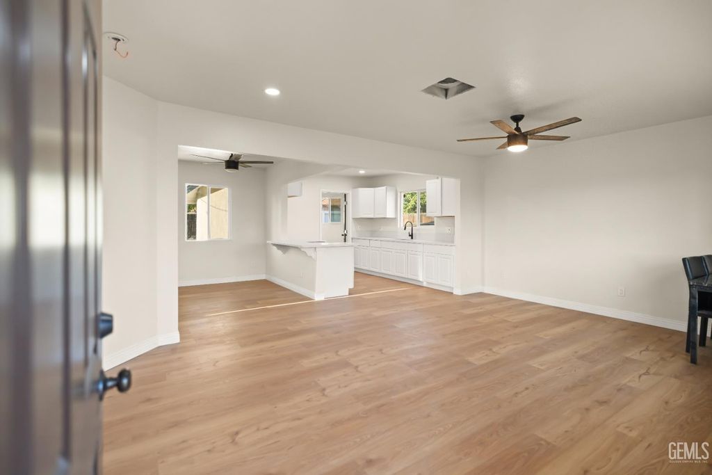 Photo of 1218 Water Street, Bakersfield, CA 93305 (MLS # 202603218)