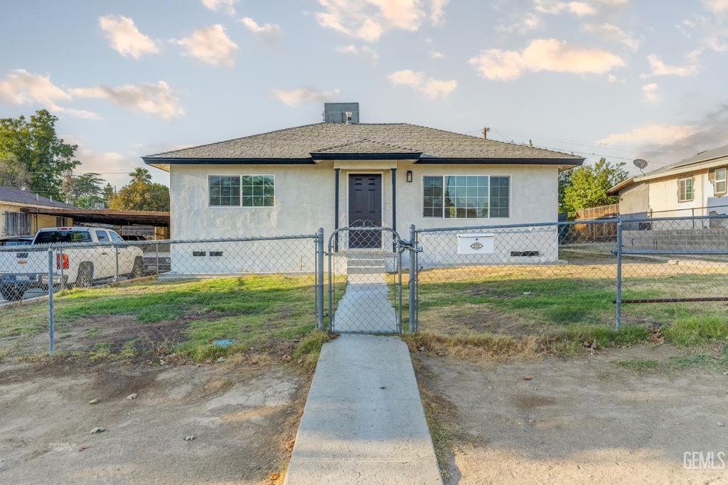 Photo of 1218 Water Street, Bakersfield, CA 93305 (MLS # 202603218)