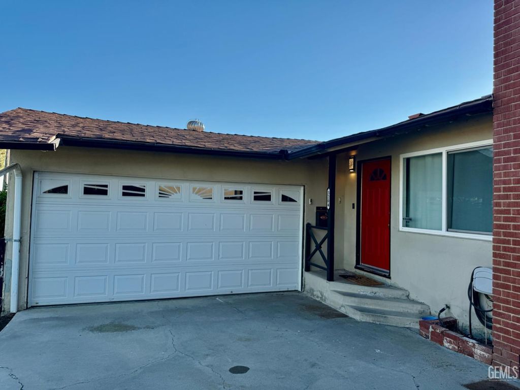 Photo of 3204 Hollins Street, Bakersfield, CA 93305 (MLS # 202600936)