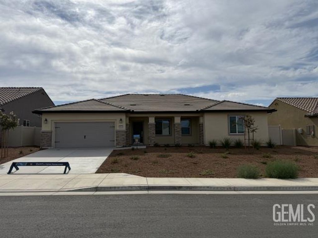 Photo of 4918 Beaverhead Avenue, Bakersfield, CA 93306 (MLS # 202510456)