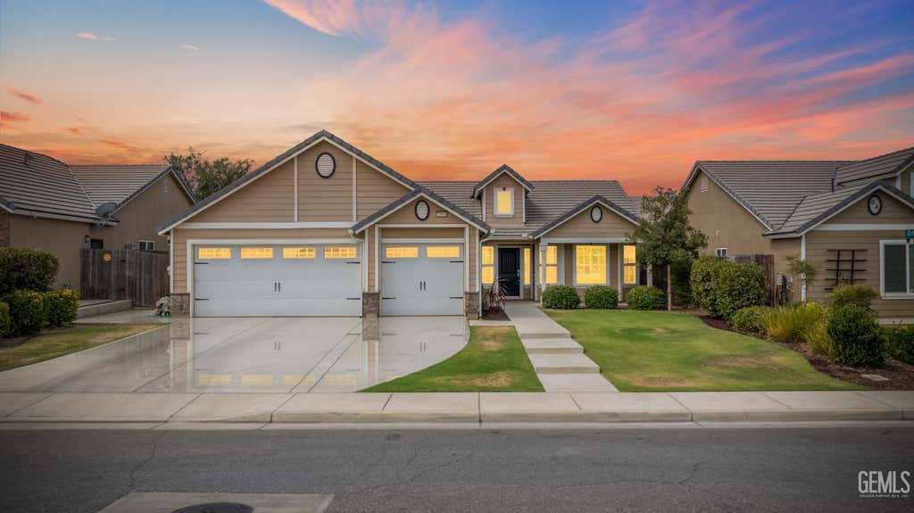Photo of 13901 Onyx Night Drive, Bakersfield, CA 93314 (MLS # 202608615)