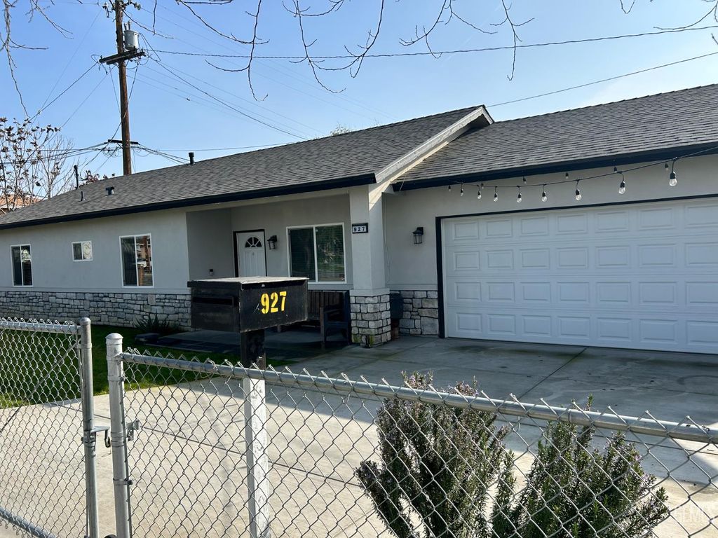 Photo of 927 5th Street, Wasco, CA 93280 (MLS # 202601139)