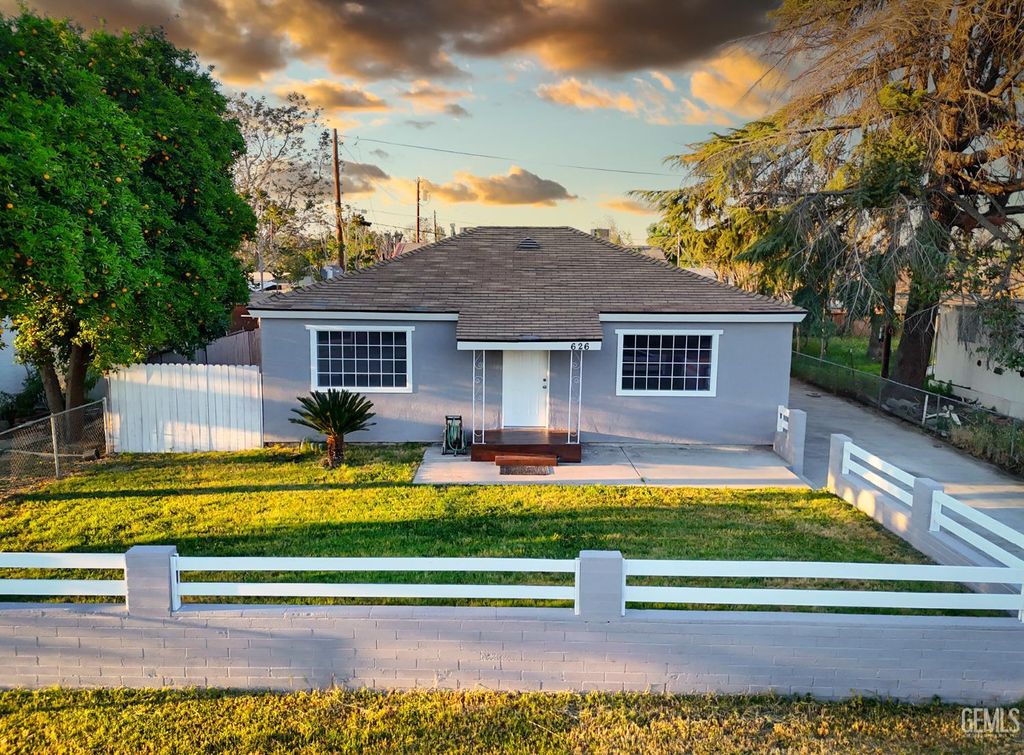 Photo of 626 Hood Drive, Bakersfield, CA 93308 (MLS # 202603010)