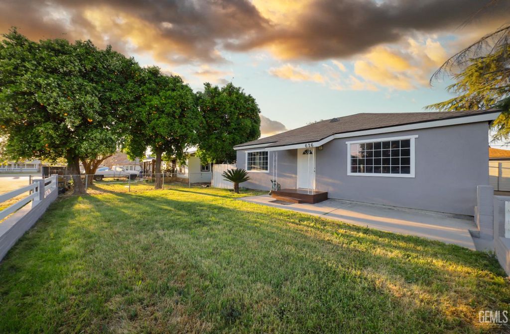 Photo of 626 Hood Drive, Bakersfield, CA 93308 (MLS # 202603010)