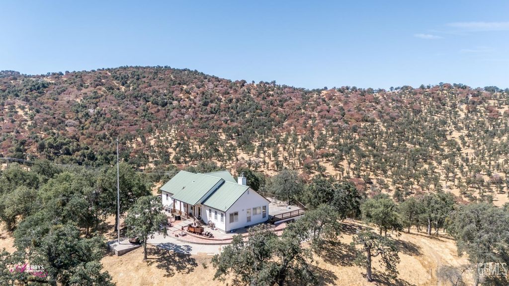 Photo of 14718 Highway 155, Glennville, CA 93226 (MLS # 202511360)