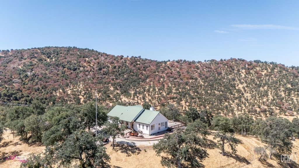 Photo of 14718 Highway 155, Glennville, CA 93226 (MLS # 202511360)