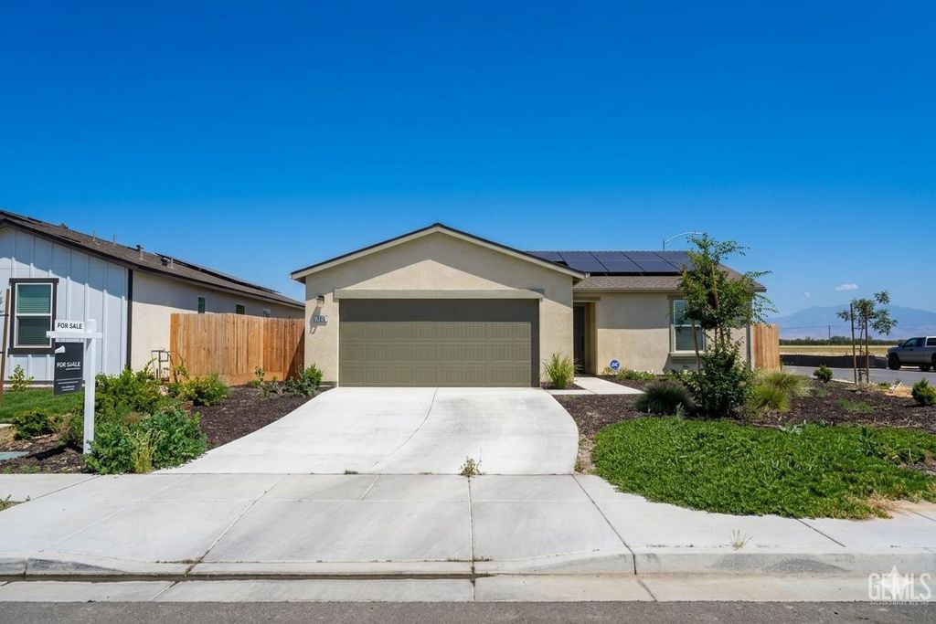 Photo of 2025 Quarrenden Lane, Bakersfield, CA 93307 (MLS # 202605016)