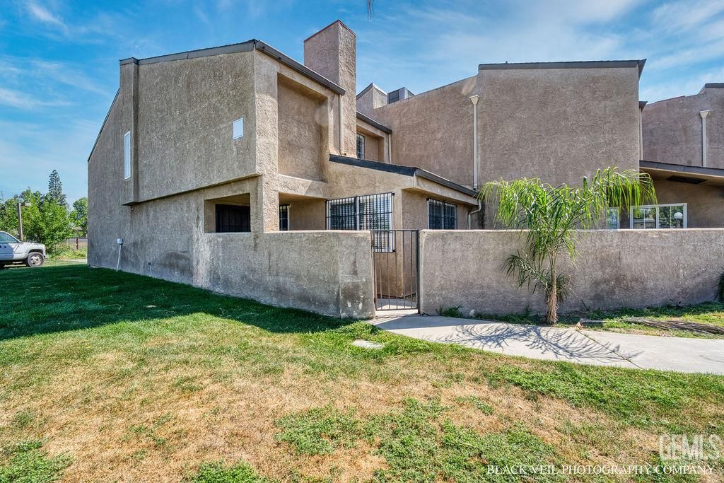 Photo of 3600 O Street #12, Bakersfield, CA 93301 (MLS # 202603186)