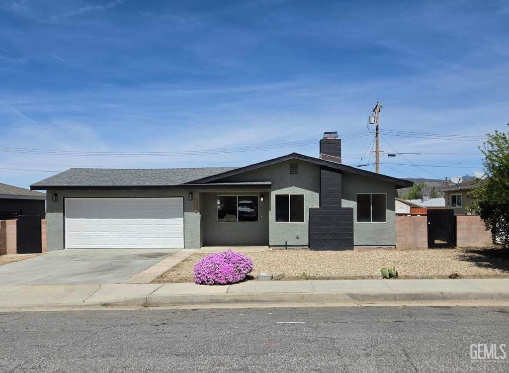 Photo of 217 Bartlett Street, Tehachapi, CA 93561 (MLS # 202603743)