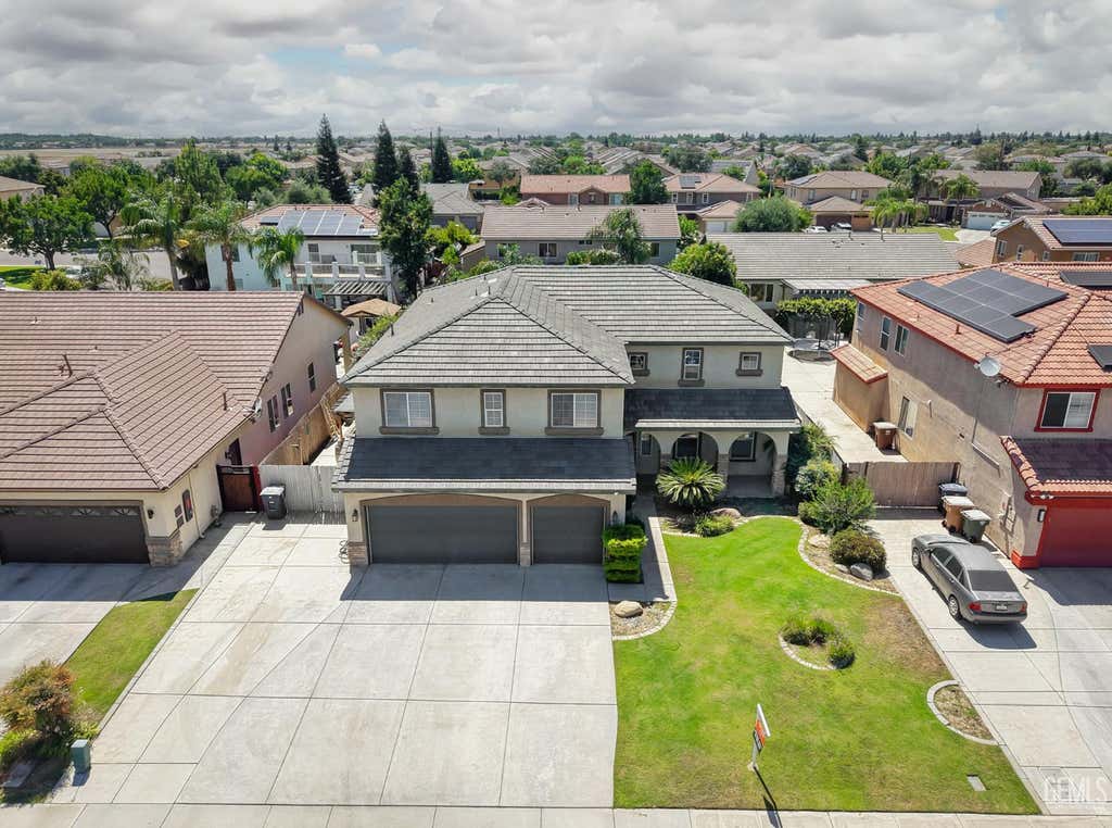 Photo of 5905 Penn Station Lane, Bakersfield, CA 93311 (MLS # 202606703)