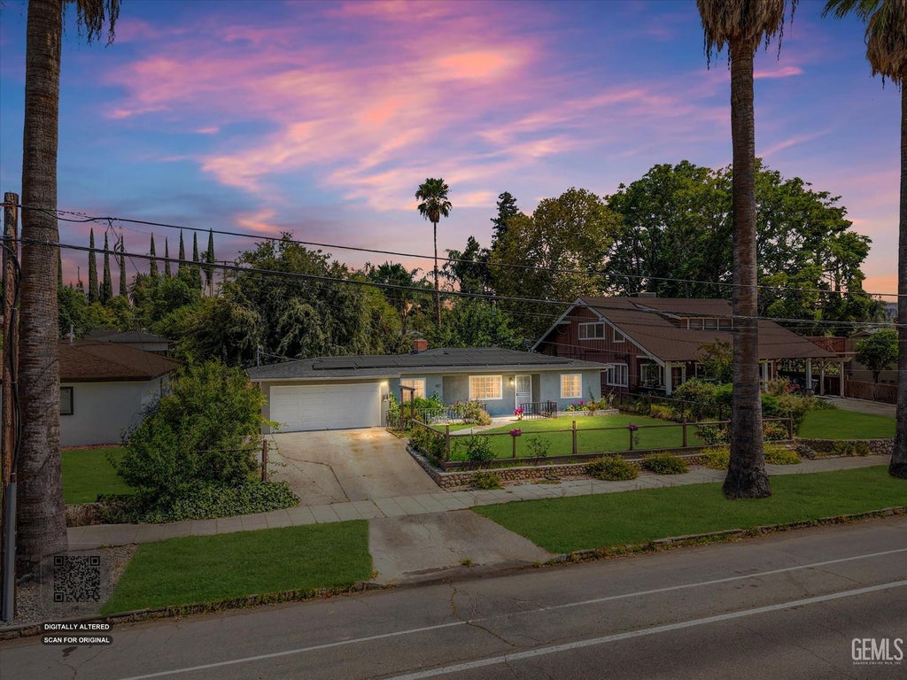 Photo of 907 W Olive Avenue, Redlands, CA 92373 (MLS # 202607417)