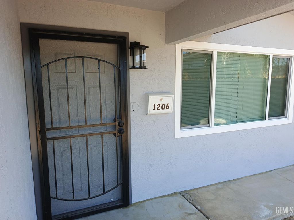 Photo of 1206 S Oleander Avenue, Bakersfield, CA 93304 (MLS # 202511304)