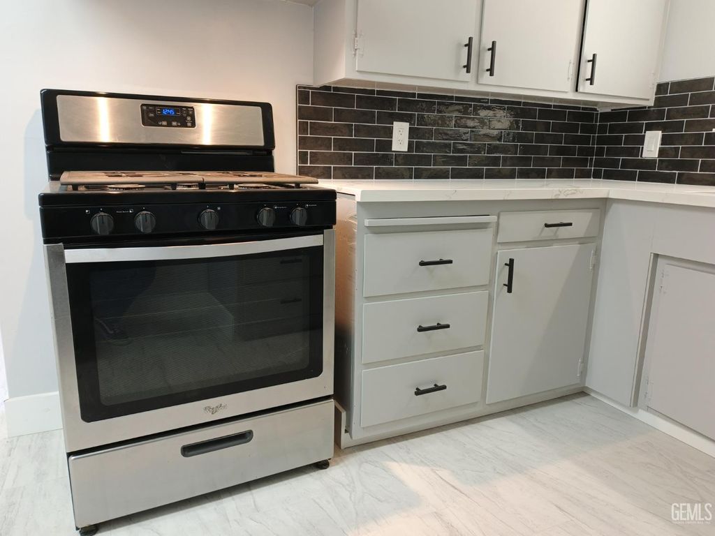 Photo of 1206 S Oleander Avenue, Bakersfield, CA 93304 (MLS # 202511304)