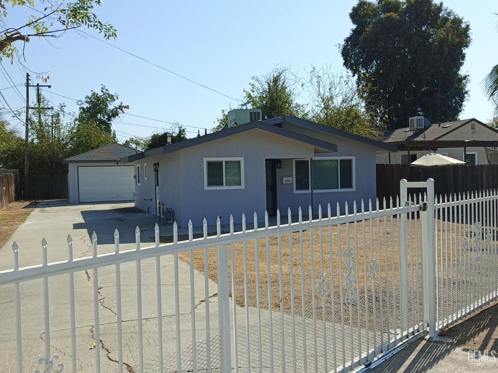 Photo of 1206 S Oleander Avenue, Bakersfield, CA 93304 (MLS # 202511304)