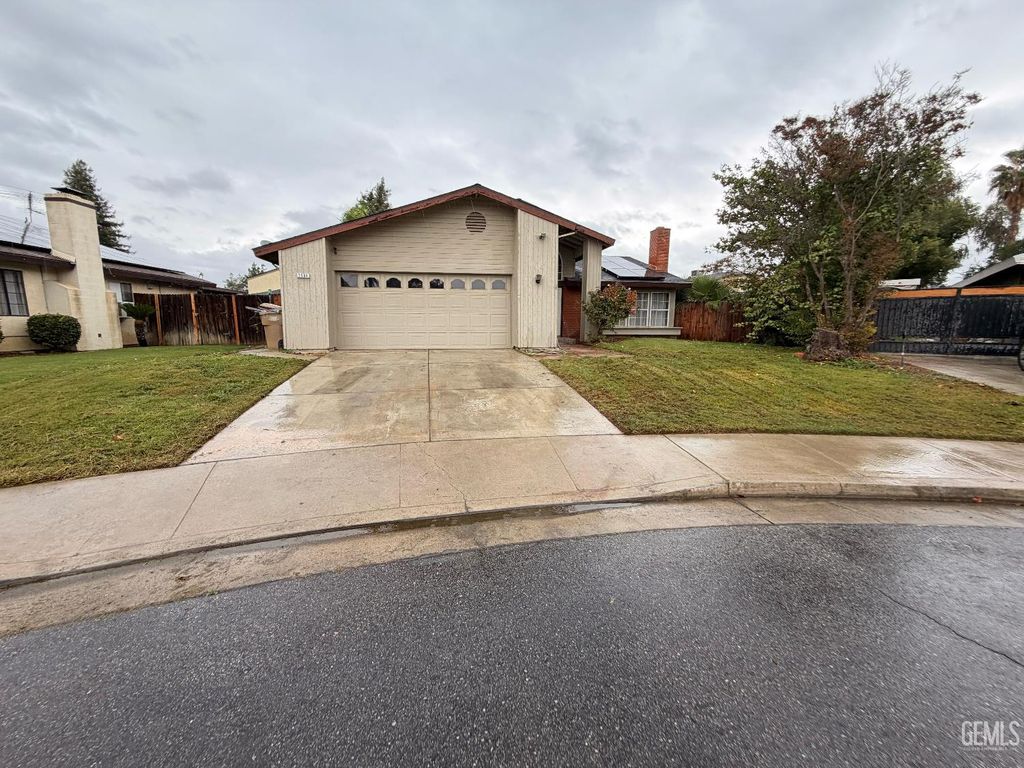 Photo of 7504 Deming Court, Bakersfield, CA 93309 (MLS # 202512907)